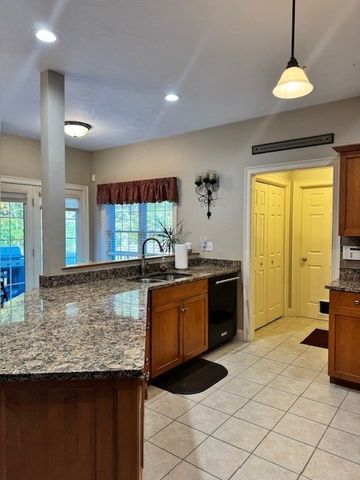 10 Essex St, Douglas, MA 01516