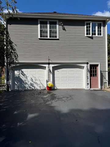10 Essex St, Douglas, MA 01516