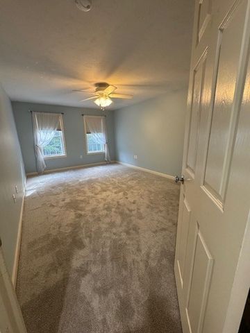 10 Essex St, Douglas, MA 01516