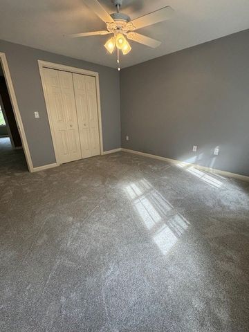 10 Essex St, Douglas, MA 01516