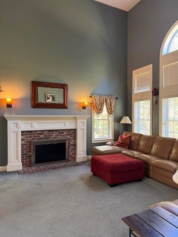 10 Essex St, Douglas, MA 01516