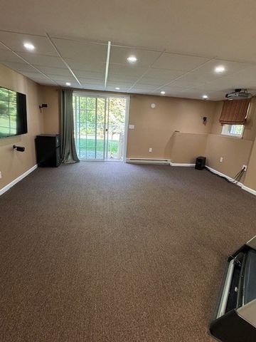 10 Essex St, Douglas, MA 01516