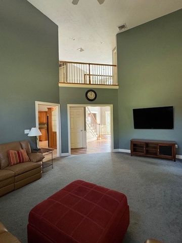 10 Essex St, Douglas, MA 01516