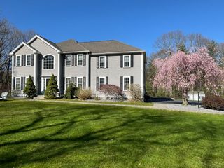 10 Essex St, Douglas, MA 01516