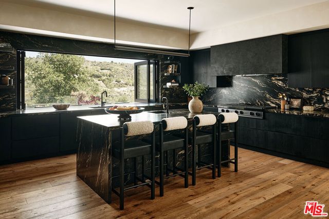 2442 Banyan Drive, Los Angeles, CA 90049