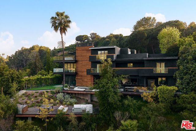 2442 Banyan Drive, Los Angeles, CA 90049