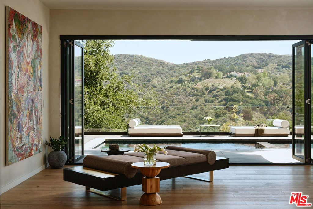 2442 Banyan Drive, Los Angeles, CA 90049