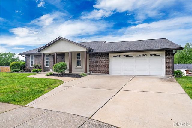 2832 Waldwick Court, St Louis, MO 63129