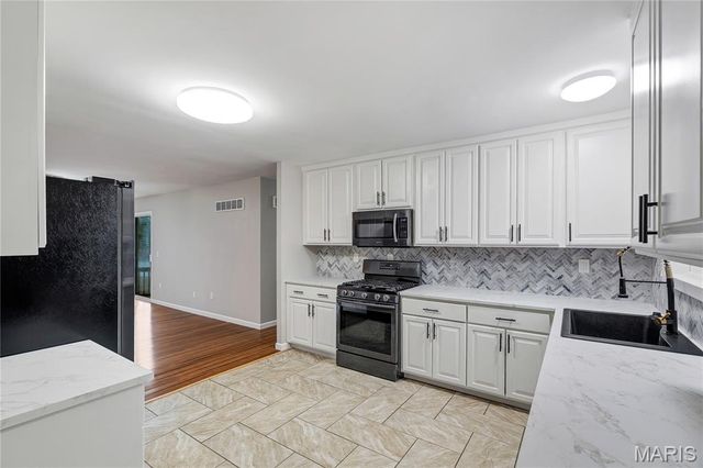 2832 Waldwick Court, St Louis, MO 63129