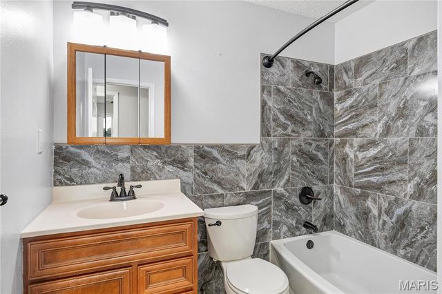 2832 Waldwick Court, St Louis, MO 63129