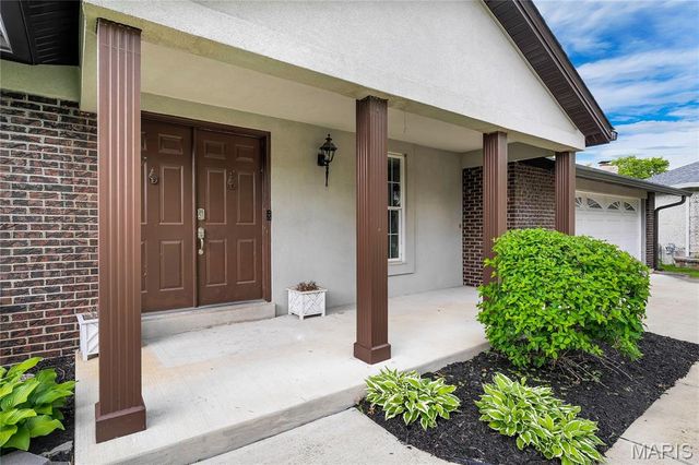 2832 Waldwick Court, St Louis, MO 63129