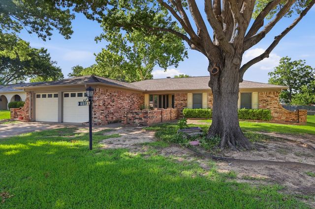 1516 Lamplighter Lane, Edgecliff Village, TX 76134