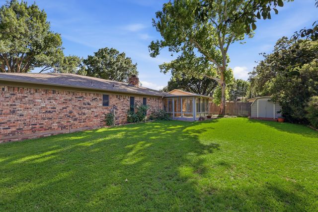 1516 Lamplighter Lane, Edgecliff Village, TX 76134