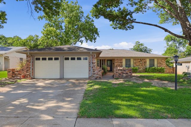 1516 Lamplighter Lane, Edgecliff Village, TX 76134