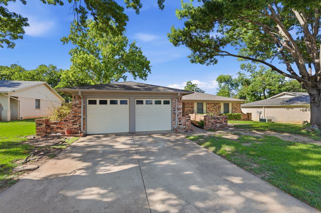 1516 Lamplighter Lane, Edgecliff Village, TX 76134