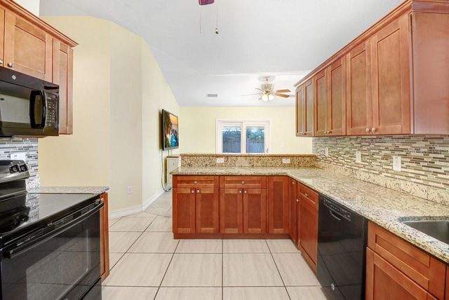 1131 DOGWOOD AVENUE, Tampa, FL 33613