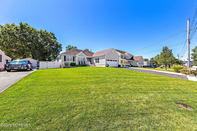 117 Bowline Road, Manahawkin, NJ 08050