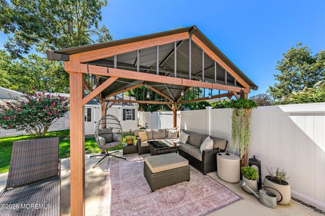 117 Bowline Road, Manahawkin, NJ 08050