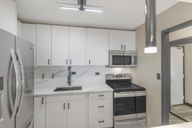 7337 S South Shore Drive 902, Chicago, IL 60649