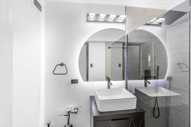 7337 S South Shore Drive 902, Chicago, IL 60649