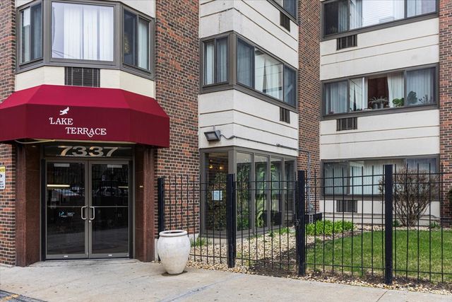 7337 S South Shore Drive 902, Chicago, IL 60649