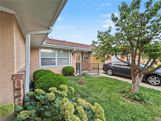 6124 Ash Court, Raytown, MO 64133