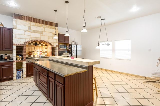 176 Old Lexington RD C, Elgin, TX 78621