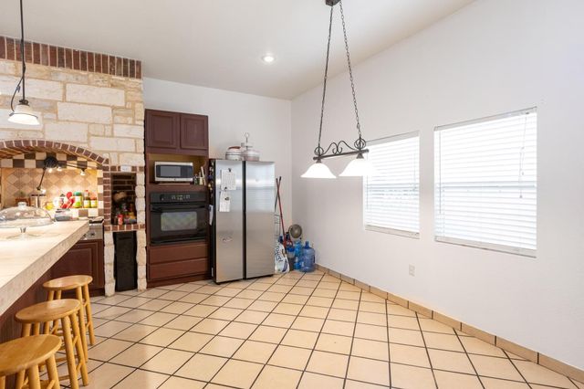 176 Old Lexington RD C, Elgin, TX 78621