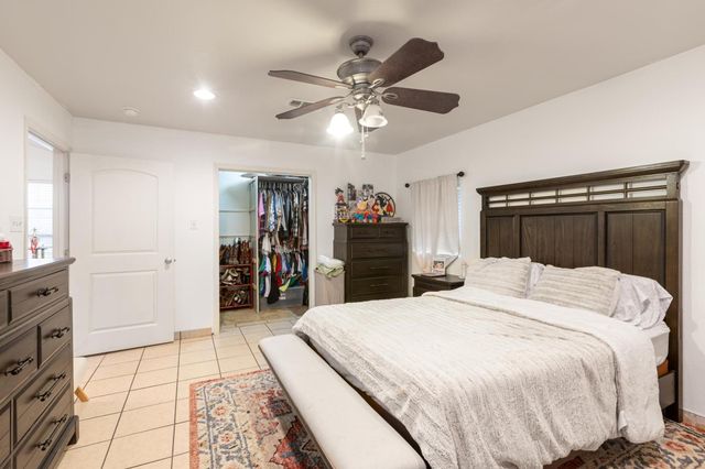 176 Old Lexington RD C, Elgin, TX 78621