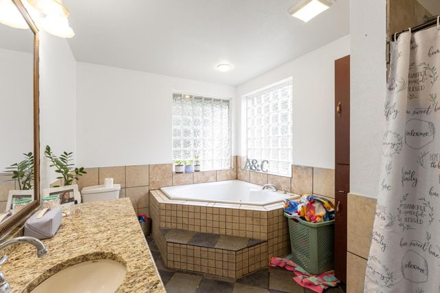 176 Old Lexington RD C, Elgin, TX 78621