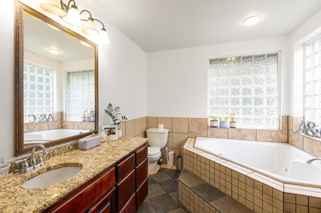 176 Old Lexington RD C, Elgin, TX 78621