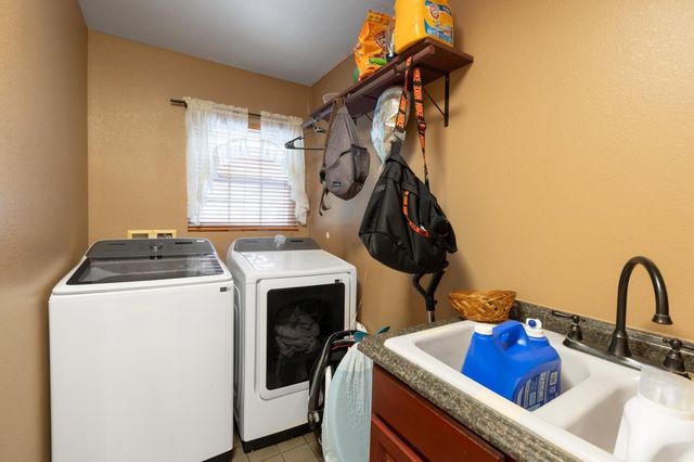 176 Old Lexington RD C, Elgin, TX 78621