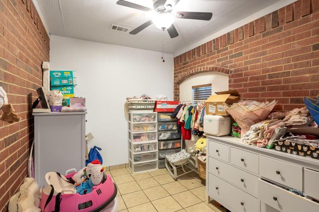 176 Old Lexington RD C, Elgin, TX 78621