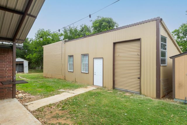 176 Old Lexington RD C, Elgin, TX 78621