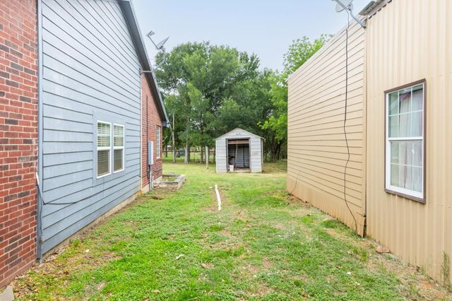 176 Old Lexington RD C, Elgin, TX 78621