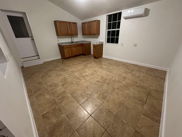 176 Old Lexington RD C, Elgin, TX 78621