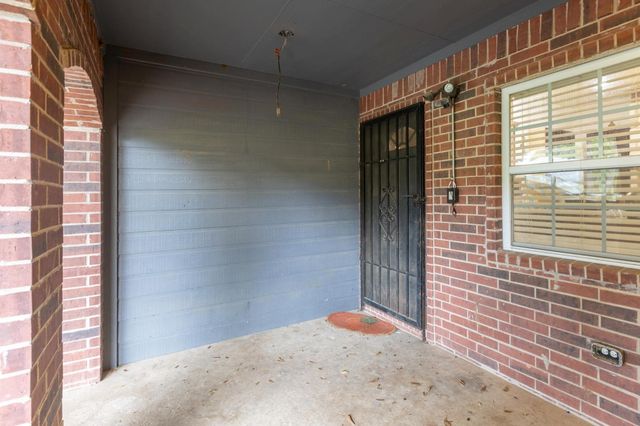 176 Old Lexington RD C, Elgin, TX 78621