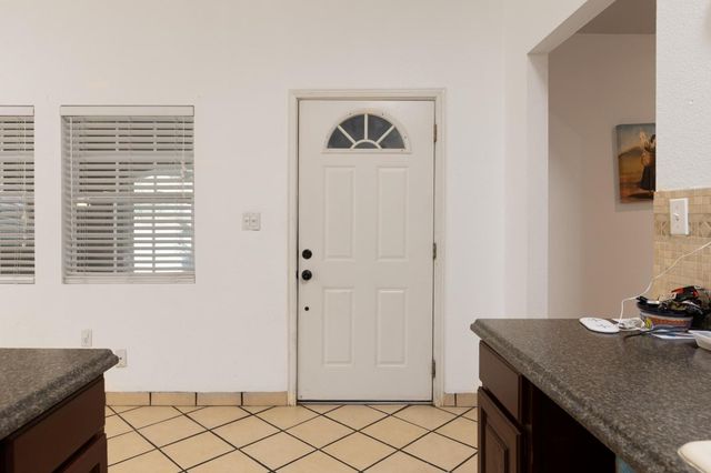 176 Old Lexington RD C, Elgin, TX 78621