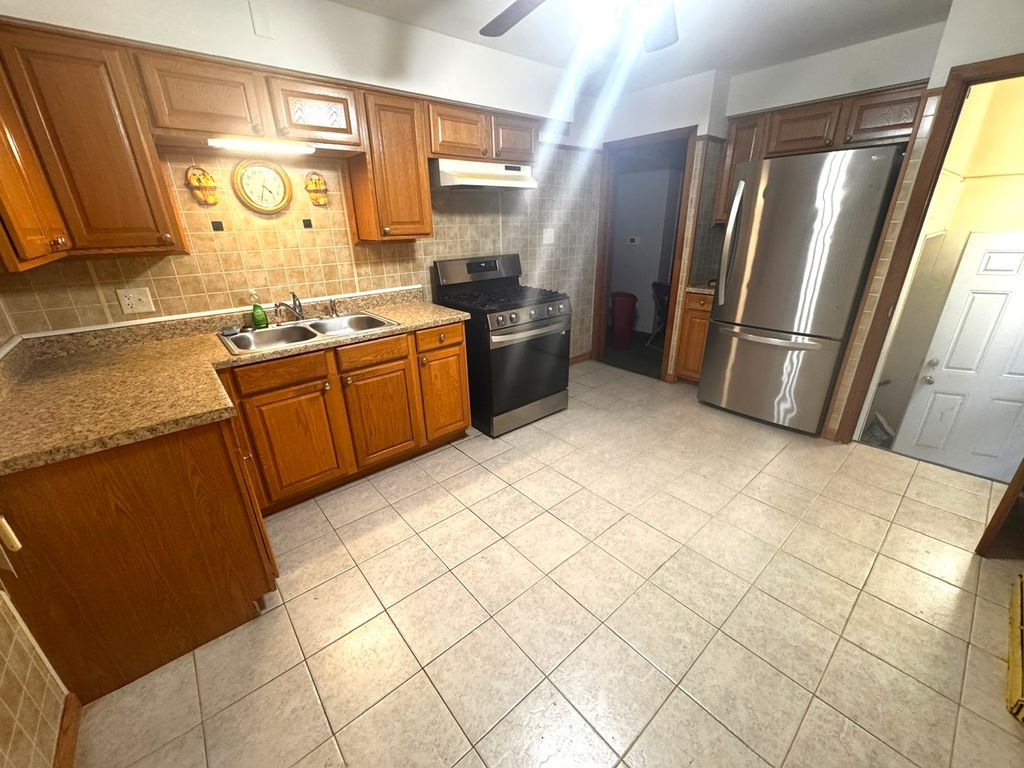 609 Linden Avenue, Bellwood, IL 60104