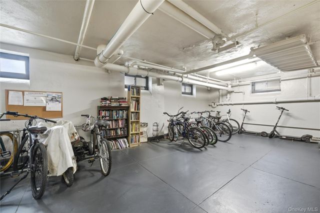 141 Woodmere Blvd 6J, Woodmere, NY 11598