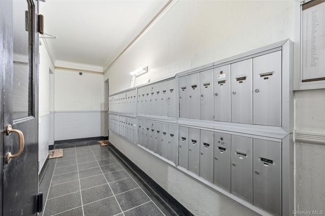 141 Woodmere Blvd 6J, Woodmere, NY 11598