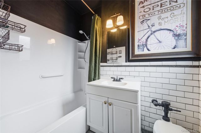 141 Woodmere Blvd 6J, Woodmere, NY 11598