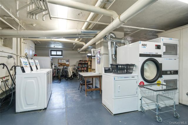 141 Woodmere Blvd 6J, Woodmere, NY 11598