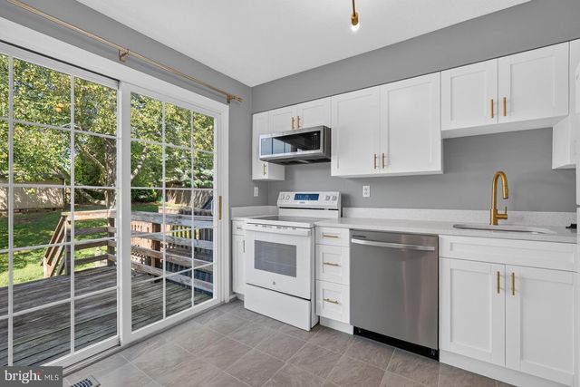 12 HALLVIEW CT, Nottingham, MD 21236