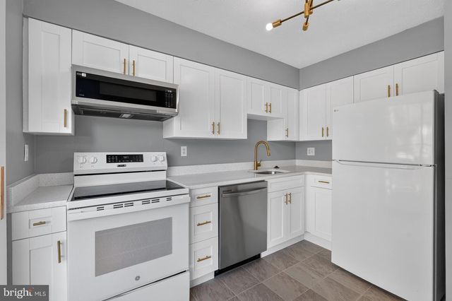 12 HALLVIEW CT, Nottingham, MD 21236