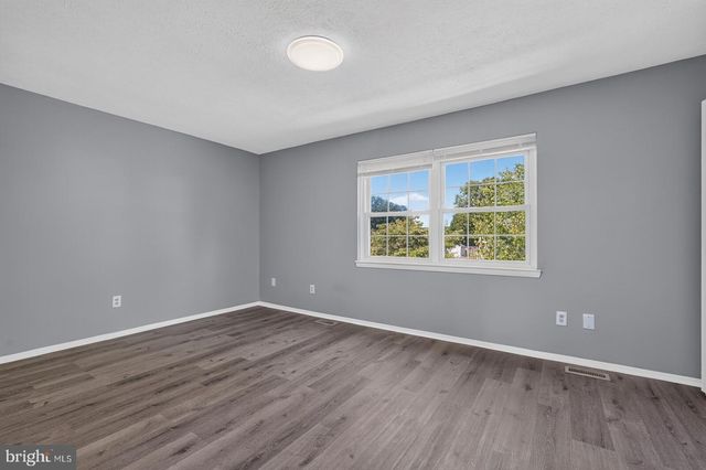 12 HALLVIEW CT, Nottingham, MD 21236