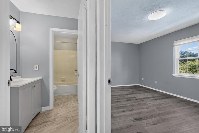 12 HALLVIEW CT, Nottingham, MD 21236