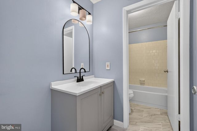 12 HALLVIEW CT, Nottingham, MD 21236