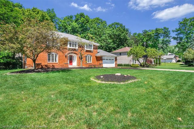 5994 Glen Eagles Drive, West Bloomfield, MI 48323