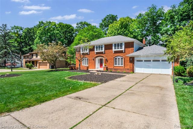 5994 Glen Eagles Drive, West Bloomfield, MI 48323
